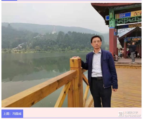 2,土地岩佳联妙句添文韵,三教熔炉紫气升.洪海荡舟观宝镜,玉